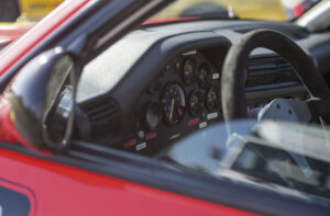 Übersichtlich angeordnet und genau beschriftet: Instrumente des M3 E30 DTM