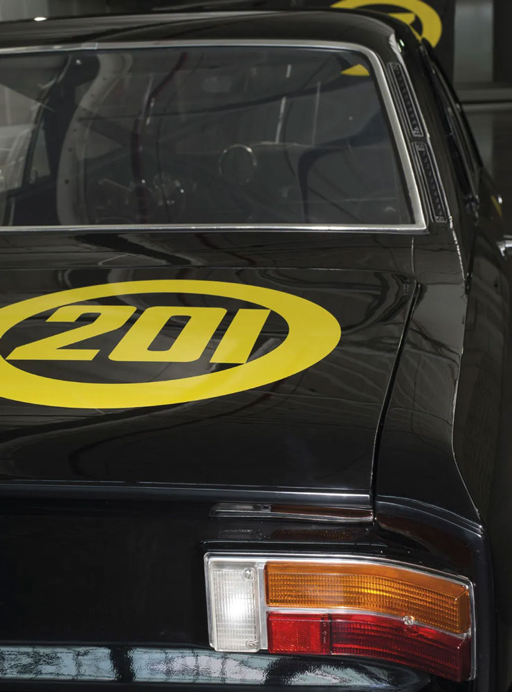 … und die Linienführung des Opel Rekord C schwarze Witwe am Heck.