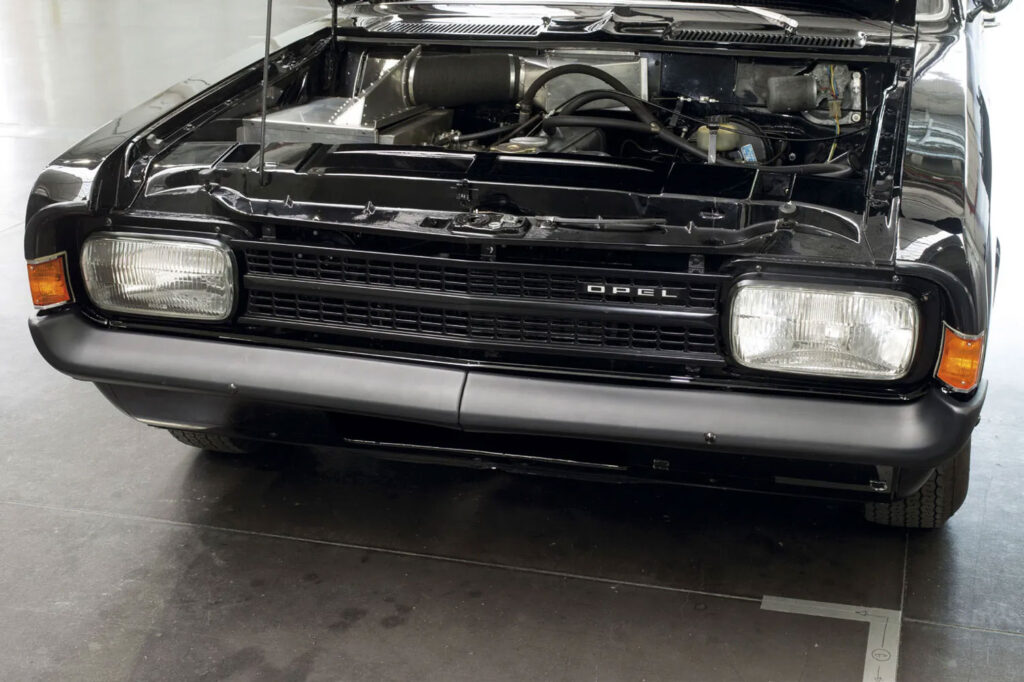 Das „Gesicht“ der des Opel Rekord C„Schwarzen Witwe“…