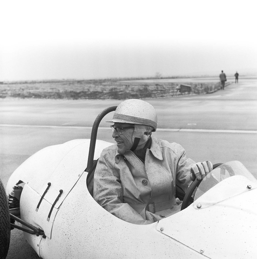 Holte Die Formel Vau Mitte Der 60Er Jahre Nach Europa: Der Seinerzeitige Porsche-Rennleiter Huschke Von Hanstein Im Formcar