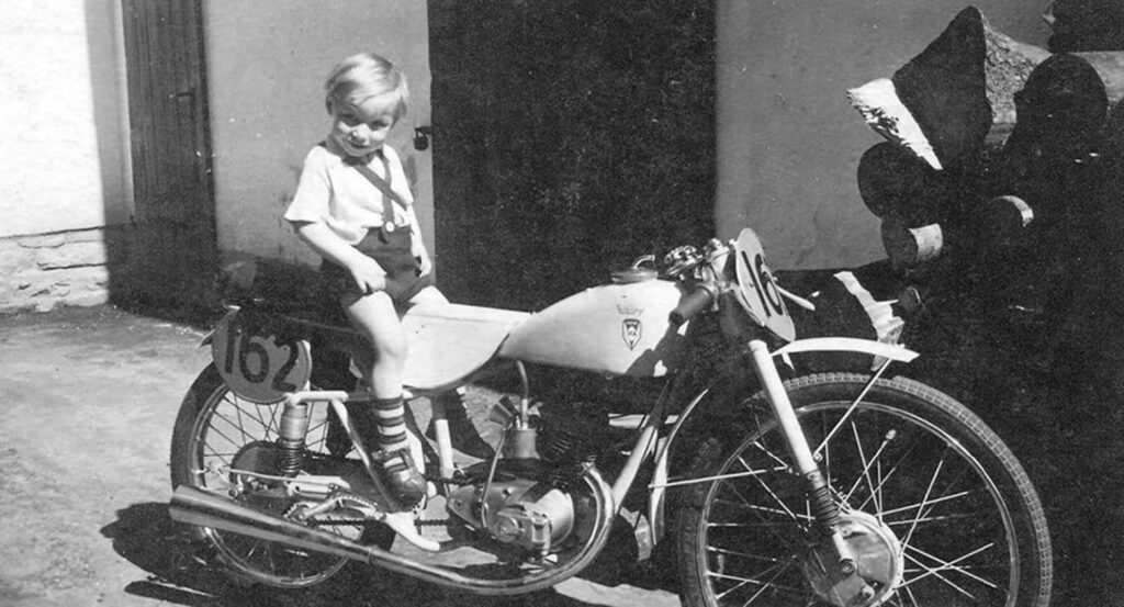 Steppke Jürgen Barth around 1950 on a homemade motorcycle of his father Edgar Barth