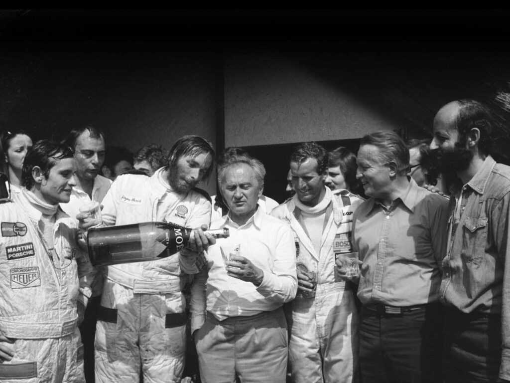 Jürgen Barth: The champagne tasted particularly good afterward: Jacky Ickx, Jürgen Barth, Professor Ernst Fuhrmann, Hurley Haywood, Helmuth Bott, and Henri Pescarolo after the 1977 Le Mans victory (from left to right).