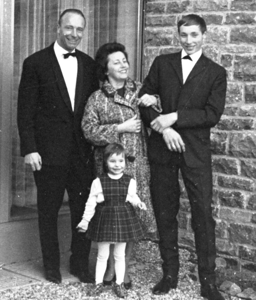 Happy in the West: Father Edgar Barth, Mother Gerda, Daughter ..., and Son Jürgen (from left)