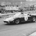 500 km Spa 1965: der Trainingsschnellste Mike Parkes im Ferrari 330 P in „La Source“