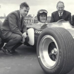 Lotus 49: Gerade einmal 30 Testrunden vor dem Debüt: Maurice Philippe, Keith Duckworth, Graham Hill, Mike Costin, Colin Chapman (v. li.)