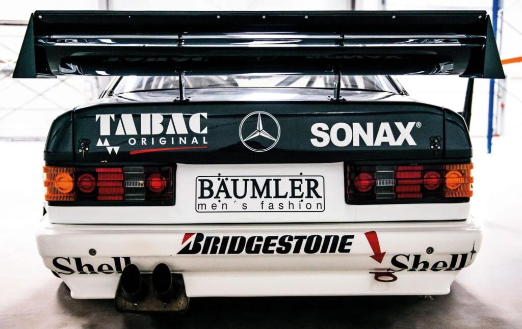 Imposanter Heckflügel des Mercedes 190 Evo