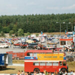 curbs-klassischer-motorsport-magazin-dragrace-vor-dem-start-festival-in-england