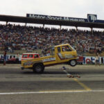 curbs-klassischer-motorsport-magazin-dragrace-vor-dem-start-lkw