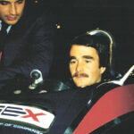 curbs-klassischer-motorsport-magazin-nigel-mansell-Royal-Albert-Hall-London-Anfang-1981-Neuer-Lotus-Pilot-neben-Elio-de-Angelis-links