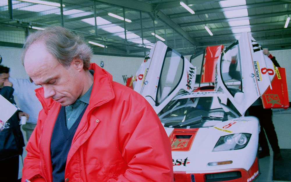 Silverstone 1995: Dr. Thomas Bscher bereitet sich für seinen Einsatz vor