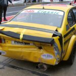 Nuerburgring-24h-Classic-2022-curbs-historischer-motorsport-magazin-…-und-fährt-spektakulär-–-hier-im-Pfl-anzgarten-Das-völlig-verknautschte-Heck-von-Adrian-Remmeles-Kadett