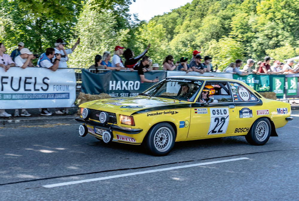 SOLITUDE-REVIVAL-2022-curbs-historischer-motorsport-magazin-Günther-Irmscher-und-Joachim-Winkelhock-im-EX-Irmscher-Commodore-B--GS-E-von-Walter-Röhrl-und-Jochen-Berger