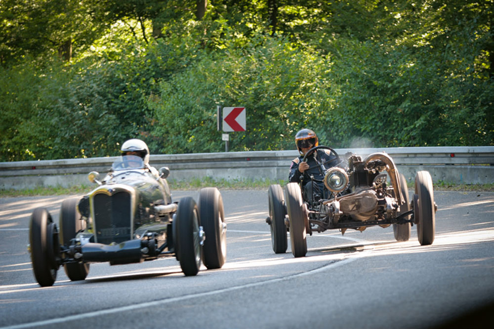 SOLITUDE-REVIVAL-2022-curbs-historischer-motorsport-magazin-Riley-Big-Four-1939-gefolgt-von-Delahaye-107-1927