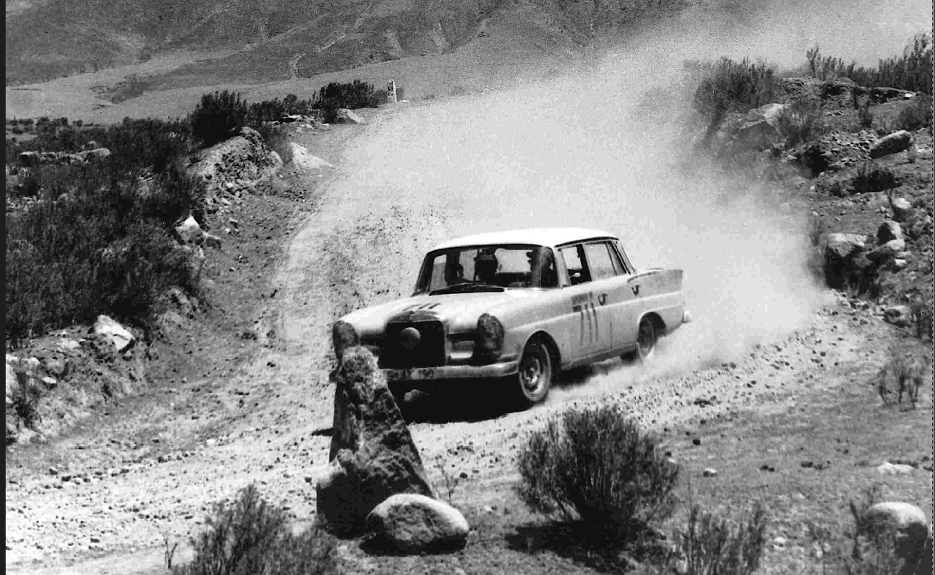 Ewy-Baronin-von-Korff-Rosqvist-curbs-historischer-motorsport-magazin
